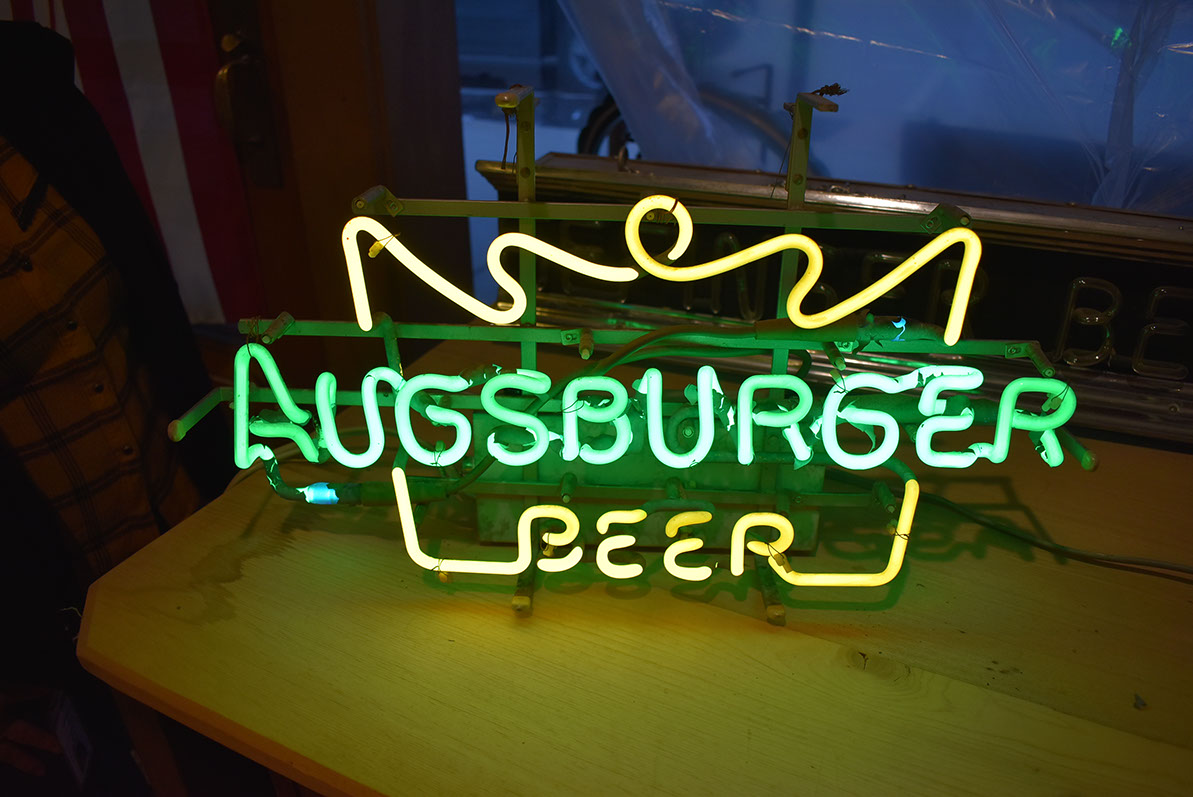 %_tempFileName3AugsburgerNeon%